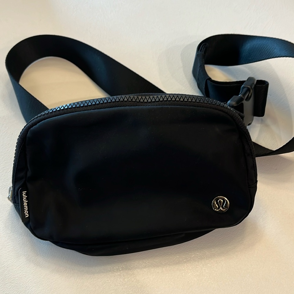 Lululemon Everywhere Belt Bag 1L